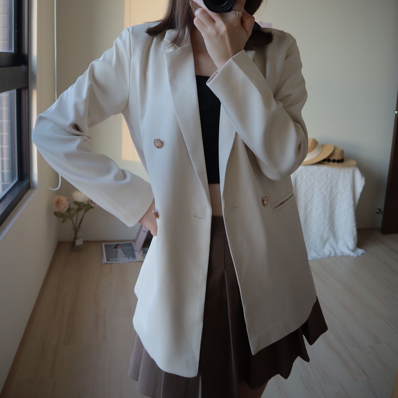 【預購】知性女子．質感設計款 米白色小金扣 修身西裝外套