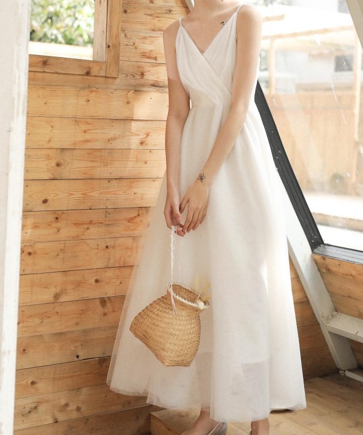 【預購】法式極簡．文藝風設計款 細肩帶網紗洋裝 輕婚紗（S~XL）