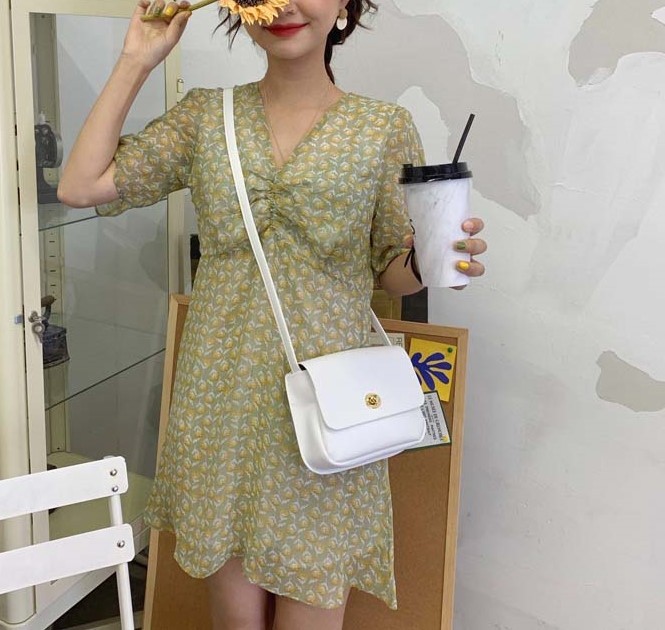 【現貨】韓溫柔風設計款碎花Ｖ領短洋裝