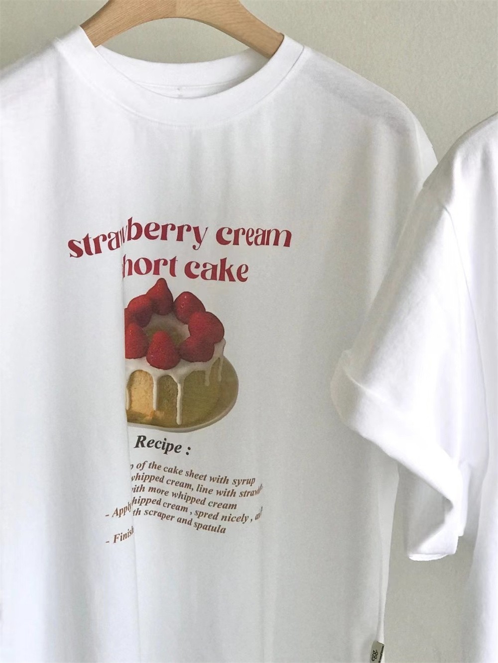 【預購】韓代同款．今年必備 喜歡草莓蛋糕 短袖棉Tee